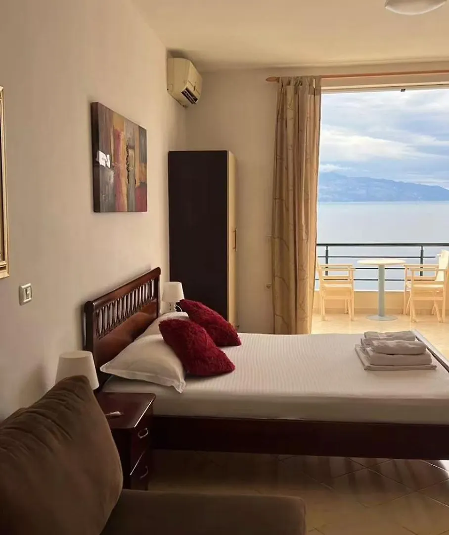 Beachfront Apartments Sarandë 0*,  Albânia
