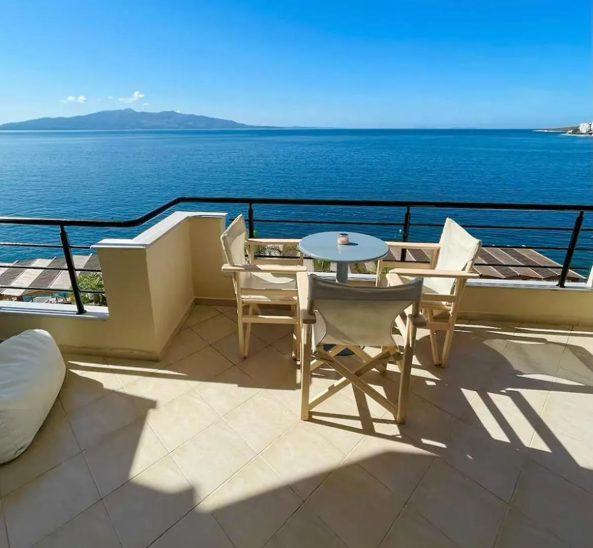 Beachfront Apartments Sarandë 0*,